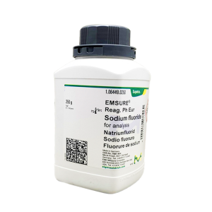 سدیم فلوراید (Sodium Fluoride) معرف شیمیایی با گرید ACS و Ph. Eur. برای کاربردهای آزمایشگاهی و صنعتی، مورد استفاده در بهداشت دهان و دندان و سنتز مواد
