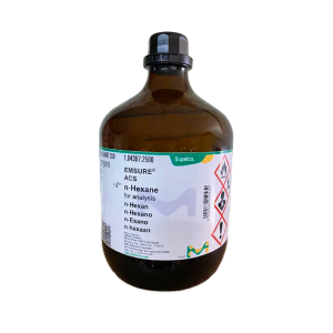 به زبان فارسی بده یک بطری شیشه‌ای قهوه‌ای با درپوش سیاه، با برچسب "n-هگزان" و "Supelco"، حاوی یک ماده شیمیایی است. بر روی برچسب، تصاویر خطرات قابل اشتعال بودن و خطرات سلامتی نیز دیده می‌شود.