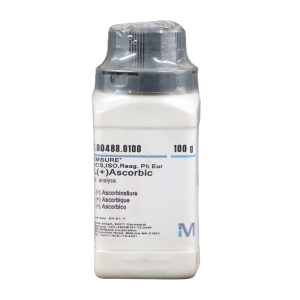 بطری پودر کریستالی L(+)-Ascorbic Acid (اسید اسکوربیک) با کد 100468 محصول شرکت Merck، معرف آزمایشگاهی با خلوص بالا برای مصارف تحقیقاتی و تحلیلی